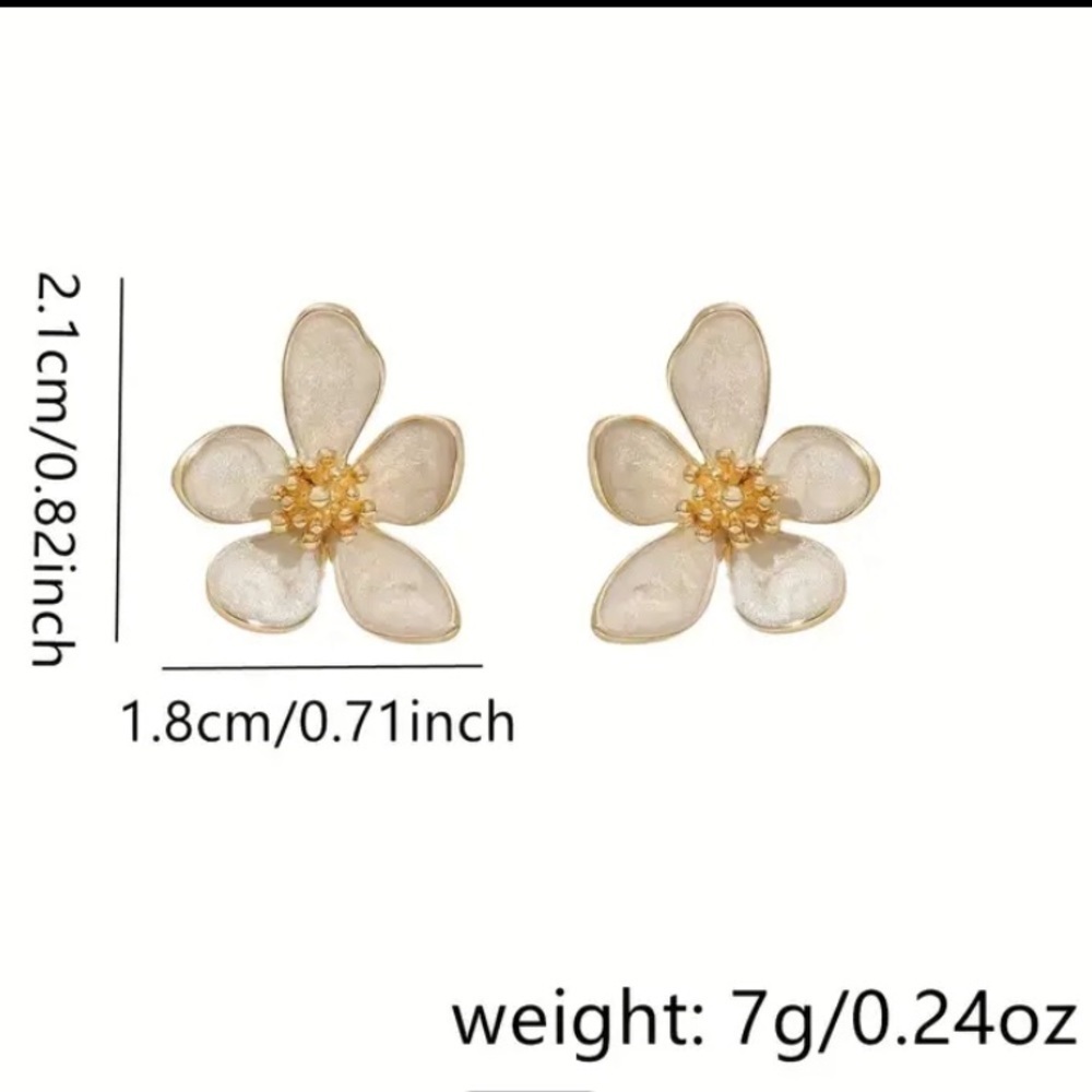 White Shimmer Small Flower Fashion Earrings With Gold Center New. - Picture 2 of 3